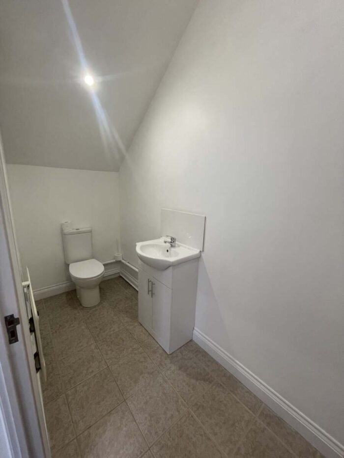 Commercial Unit to Let – 900 sq ft, Chertsey, Surrey, KT16 - Image 11