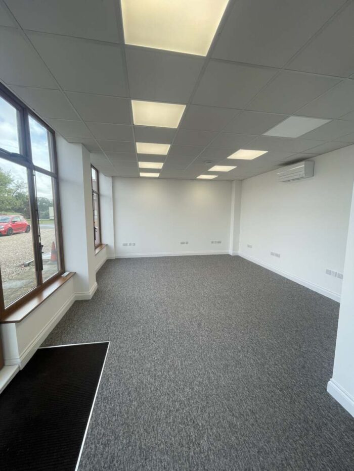 Commercial Unit to Let – 900 sq ft, Chertsey, Surrey, KT16 - Image 4